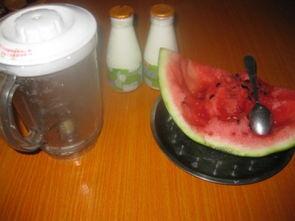 吃瓜喝牛奶,健康生活新体验